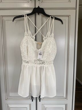 Main Strip White Lace Bodice Spaghetti Strap top